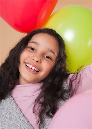 simsearch:600-05653062,k - Portrait de jeune fille avec des ballons Photographie de stock - Premium Libres de Droits, Code: 600-05653059