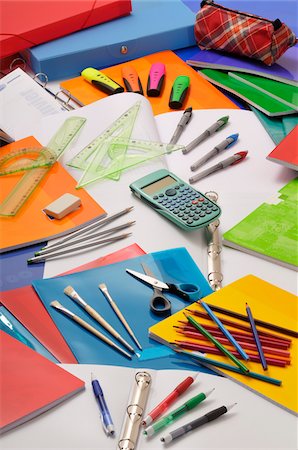 fourniture scolaire - School Supplies Foto de stock - Sin royalties Premium, Código: 600-05756369