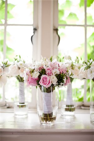 Bouquets of Flowers in Vases Foto de stock - Sin royalties Premium, Código: 600-05756445