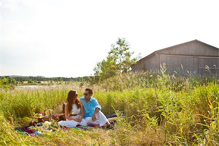 picnic young people - Couple having Picnic, Unionville, Ontario, Canada Stock Photo - Premium Royalty-Free, Code: 600-05786057