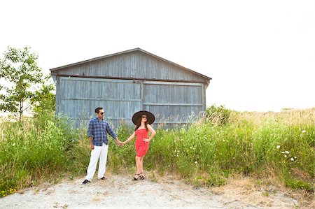 simsearch:600-05786137,k - Couple by Barn, Unionville, Ontario, Canada Foto de stock - Sin royalties Premium, Código: 600-05786070