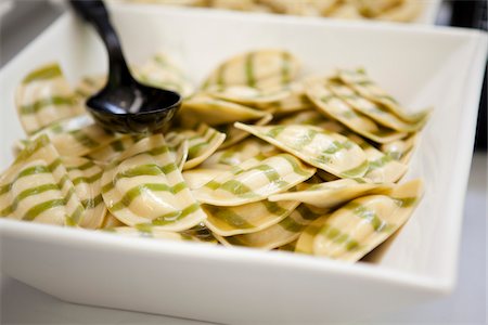 ravioli - Plat de pâtes Photographie de stock - Premium Libres de Droits, Code: 600-05786664