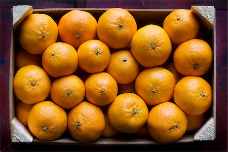 fruits - Boîte de clémentines Photographie de stock - Premium Libres de Droits, Code: 600-05803163