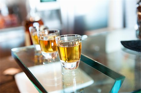 Drinks on Glass Table, Toronto, Ontario, Canada Stock Photo - Premium Royalty-Free, Code: 600-05803369