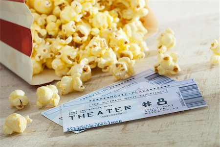 entertainment and movie - Popcorn and Movie Tickets Foto de stock - Sin royalties Premium, Código: 600-05803376