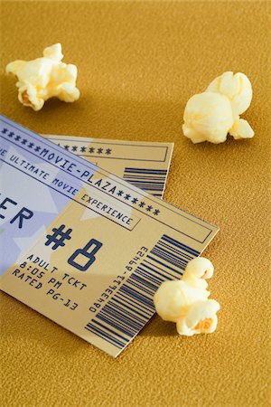 popcorn - maïs soufflé et les tickets de cinéma Photographie de stock - Premium Libres de Droits, Code: 600-05803385