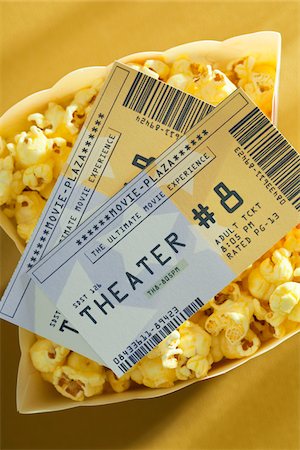popcorn - maïs soufflé et les tickets de cinéma Photographie de stock - Premium Libres de Droits, Code: 600-05803386