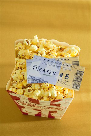 Movie Tickets and Popcorn Foto de stock - Sin royalties Premium, Código: 600-05803387