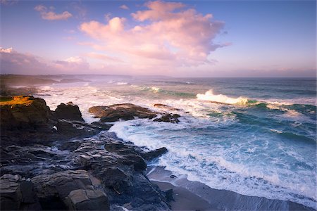 surf (waves hitting shoreline) - Waves Crashing on Coastline, Trevose Head, Cornwall, England Foto de stock - Sin royalties Premium, Código: 600-05803641