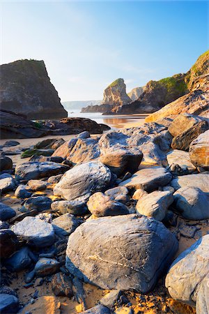 Boulders and Sea Stacks at Low Tide, Bedruthan Steps, Cornwall, England Stock Photo - Premium Royalty-Free, Code: 600-05803657