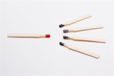 Unused Match with Burnt Matches Foto de stock - Sin royalties Premium, Código: 600-05810126