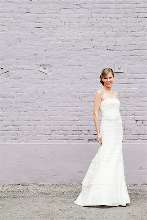 strapless wedding gown - Bride, Toronto, Ontario, Canada Stock Photo - Premium Royalty-Free, Code: 600-05822107