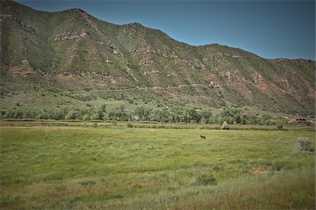 field sky mountain horizon - Scenic View of Mountain Ridge and Field, Interstate 70, Colorado, USA Stock Photo - Premium Royalty-Free, Code: 600-05837342