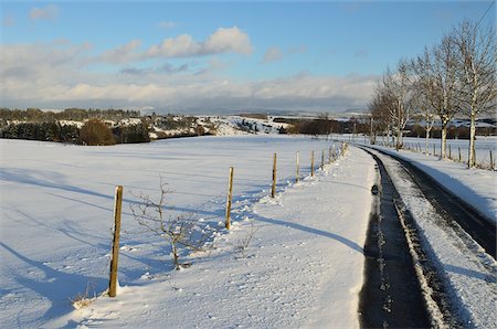 simsearch:600-05837471,k - Road through Winter Landscape near Villingen-Schwenningen, Black Forest, Baden-Wurttemberg, Germany Foto de stock - Sin royalties Premium, Código: 600-05837465