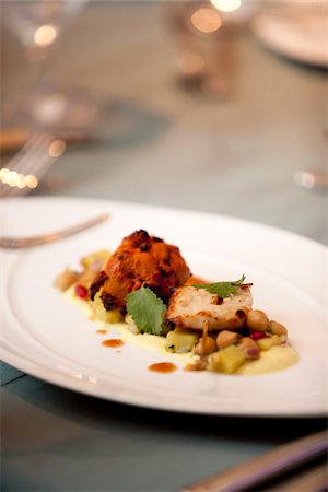 simsearch:600-06895071,k - Chick Peas and Chicken Dish at Hindu Wedding Foto de stock - Sin royalties Premium, Código: 600-05855244