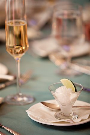 simsearch:600-07966164,k - Lime Sherbet Dessert at Wedding Foto de stock - Sin royalties Premium, Código: 600-05855247