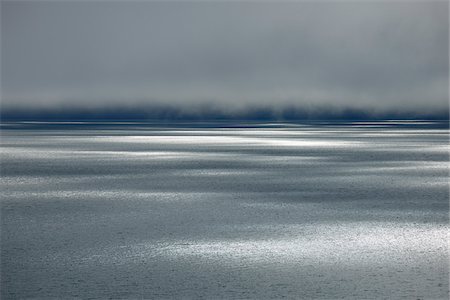 foggy landscape - Geografisk Samfund, Kong Oscar Fjord, Greenland Foto de stock - Sin royalties Premium, Código: 600-05947838