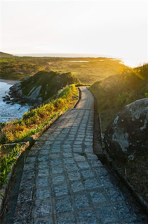 paranagua bay - Scenic View of Hills along Walkway, Ilha do Mel, Parana, Brazil Foto de stock - Sin royalties Premium, Código: 600-05947912