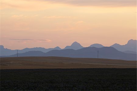 simsearch:600-05662593,k - Rocky Mountains and Hydro Power Lines, Pincher Creek, Alberta, Canada Foto de stock - Sin royalties Premium, Código: 600-05973205