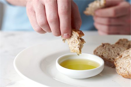 simsearch:700-03596226,k - Man Dipping Baguette into Olive Oil Foto de stock - Sin royalties Premium, Código: 600-05973605