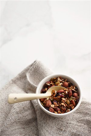 Bowl of Granola Stock Photo - Premium Royalty-Free, Code: 600-05973614