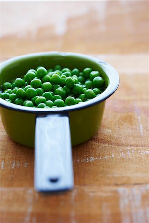 Marmite avec pois verts Photographie de stock - Premium Libres de Droits, Code: 600-05973620