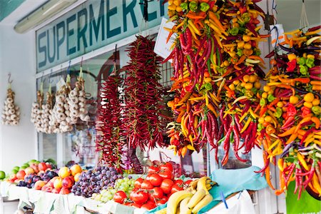 Fruits et légumes au supermarché, Espagne Photographie de stock - Premium Libres de Droits, Code: 600-05973813