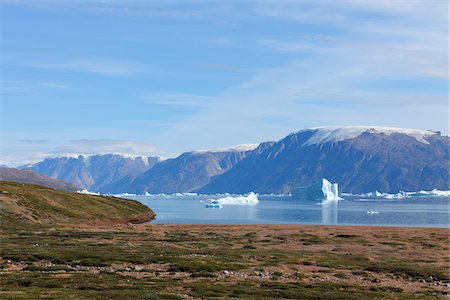 Icebergs and Mountain, Harefjorden, Scoresby Sund, Greenland Foto de stock - Sin royalties Premium, Código: 600-05973871