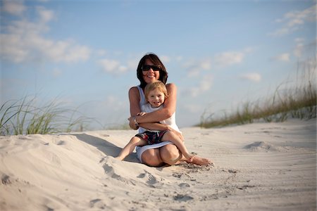 east coast states - Mutter und Sohn am Strand, Strand von St. Augustine, St. Johns County, Florida, USA Stockbilder - Premium RF Lizenzfrei, Bildnummer: 600-06009255