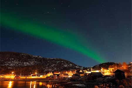 fenómenos naturales - Northern Lights near Tromso, Troms, Norway Foto de stock - Sin royalties Premium, Código: 600-06038339