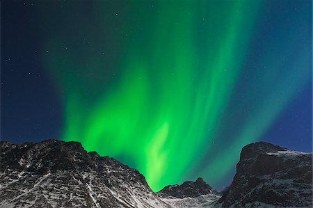 simsearch:600-06038335,k - Northern Lights near Tromso, Troms, Norway Foto de stock - Sin royalties Premium, Código: 600-06038347