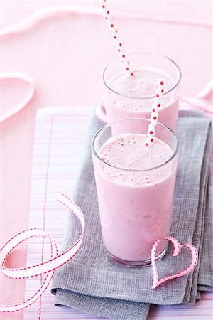 straw in drink - Berry Smoothie Stock Photo - Premium Royalty-Free, Code: 600-06059785