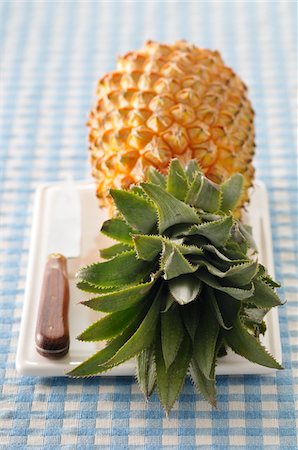 picture of pineapple - Pineapple and Knife Foto de stock - Sin royalties Premium, Código: 600-06119599