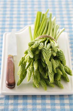 patterned tablecloth - Wild Asparagus Stock Photo - Premium Royalty-Free, Code: 600-06119601