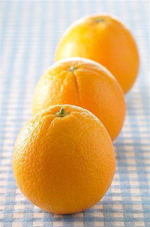 single file - Three Oranges Stock Photo - Premium Royalty-Free, Code: 600-06119641