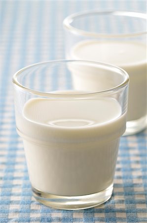 Verres de lait Photographie de stock - Premium Libres de Droits, Code: 600-06119642