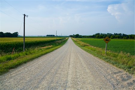 symbols of road signs - Gravel Road, Clinton, Iowa, USA Stock Photo - Premium Royalty-Free, Code: 600-06125584