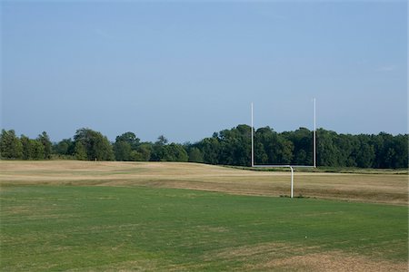 football field nobody - Empty Football Field and Goal Post, Cadiz, Indiana, USA Foto de stock - Sin royalties Premium, Código: 600-06125588