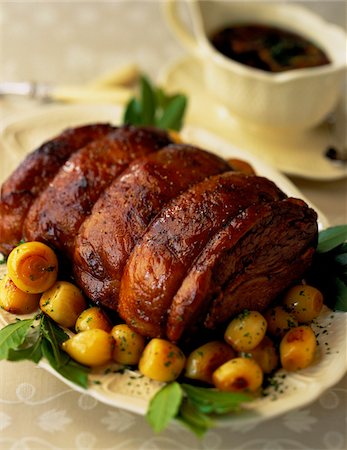 Roast Beef on Platter Foto de stock - Sin royalties Premium, Código: 600-06125776