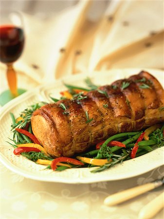roasted (meat) - Roast Pork on Platter Stock Photo - Premium Royalty-Free, Code: 600-06125777