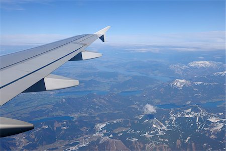 Airplane Wing, Flying Over the Lakes in Salzkammergut, Austria Foto de stock - Sin royalties Premium, Código: 600-06125825