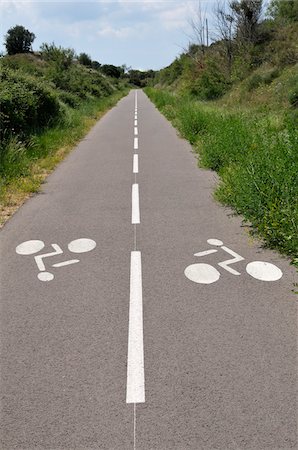 symbols of road signs - Bike Path, Bouzigues, Herault, France Stock Photo - Premium Royalty-Free, Code: 600-06170381