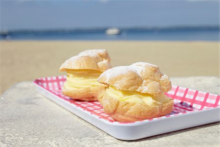 simsearch:600-07911166,k - Cream Puffs, Andernos-les-Bains, Arcachon, Gironde, Aquitaine, France Stock Photo - Premium Royalty-Free, Code: 600-06180159