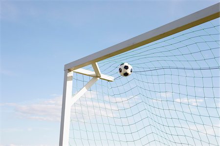 segnare un goal - Soccer Net and Soccer Ball, Lysekil, Vastra Gotaland County, Bohuslaen, Gotaland, Sweden Fotografie stock - Premium Royalty-Free, Codice: 600-06180193