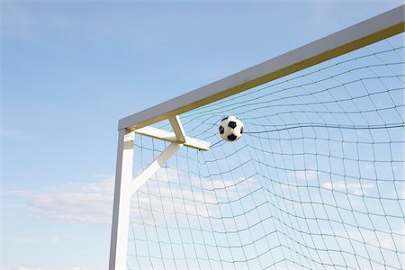 Soccer Net and Soccer Ball, Lysekil, Vastra Gotaland County, Bohuslaen, Gotaland, Sweden Foto de stock - Sin royalties Premium, Código: 600-06180193