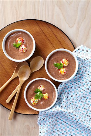 soup top view - Soupe de haricots noirs avec du fromage et poivrons Photographie de stock - Premium Libres de Droits, Code: 600-06190555