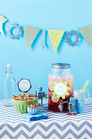 party drinks - Children's Party Stock Photo - Premium Royalty-Free, Code: 600-06190565