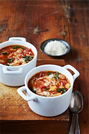 soup bowl - Minestrone Soup Foto de stock - Sin royalties Premium, Código: 600-06190560