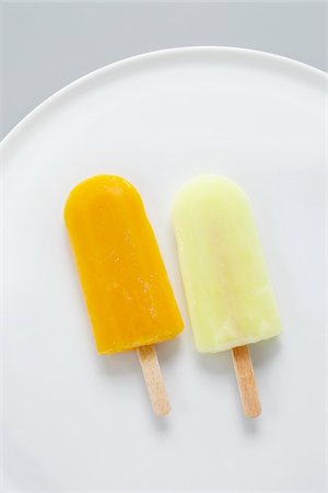 popsicle - Sucettes glacées sur plaque Photographie de stock - Premium Libres de Droits, Code: 600-06302233