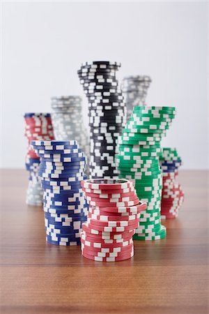 simsearch:600-06302272,k - Piles de jetons de Poker Photographie de stock - Premium Libres de Droits, Code: 600-06302265